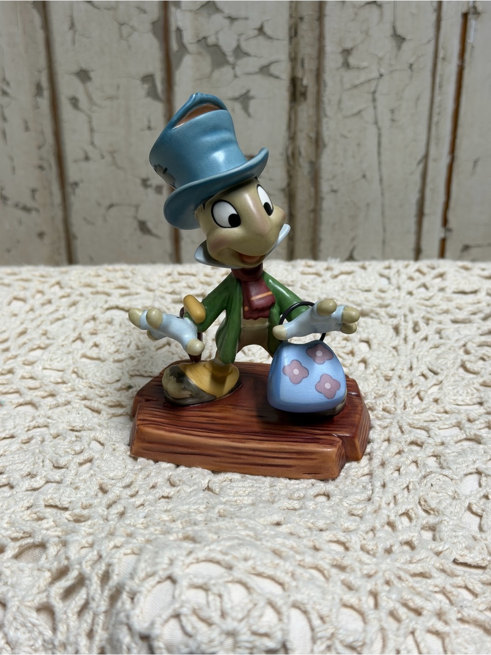 Rare Walt Disney Collectors Society Jiminy Cricket “I made myself at home” 2003